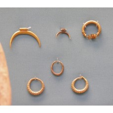 Gold jewelry from Tell el-Ajjul, crescent earrings